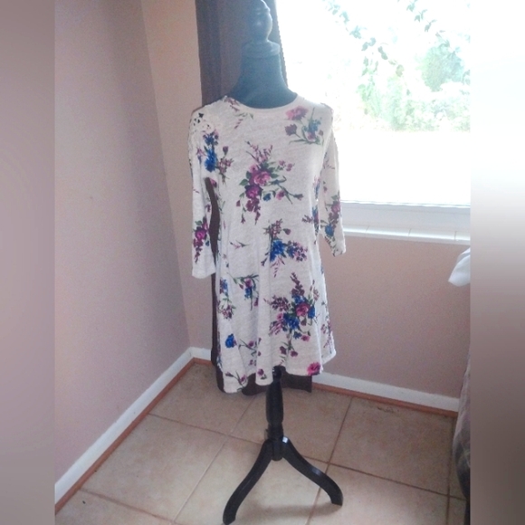 Three Hearts Other - 🩶🩷💙 NWOT Girls Juniors Floral Print Sweater Dress Top Small Date Party Dance